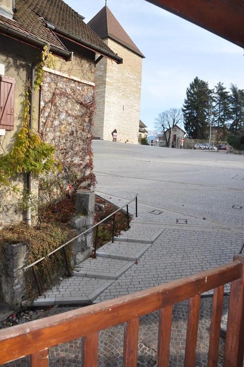 Appartement dans la vieille ville, en face du château Annecy Extérieur photo