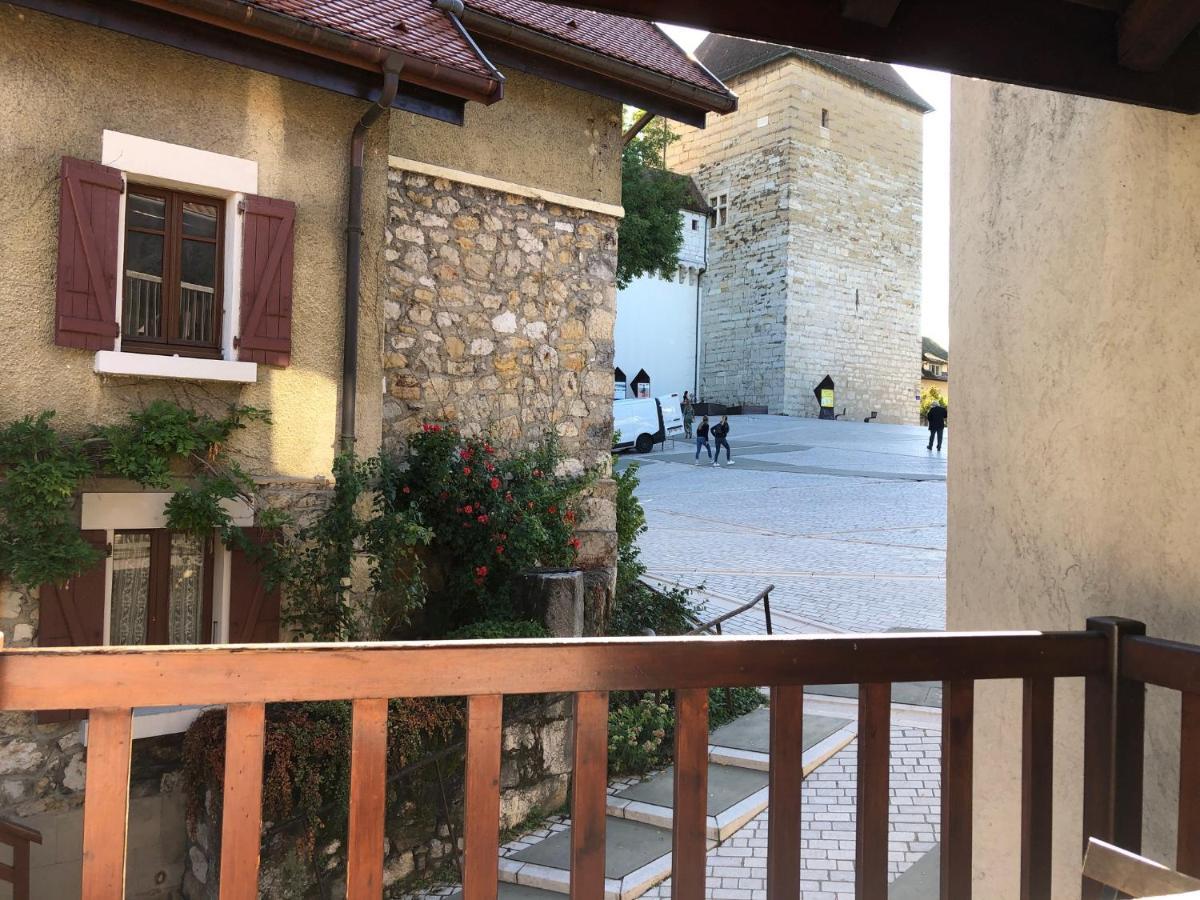 Appartement dans la vieille ville, en face du château Annecy Extérieur photo